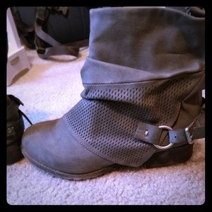 Dana grey booties size 6.5